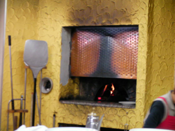 1157　ラウンジカリブーの石窯。ピザは生地から受注生産でここで焼いていました