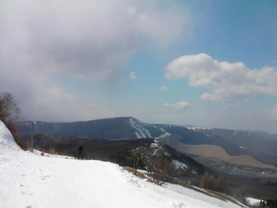 1251 4/4までの車山も自然降雪部が融雪し、コースがはっきり判る状態