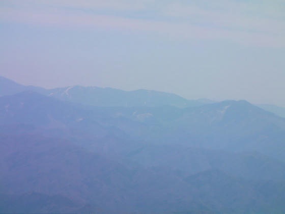 953 左寄りに野麦峠