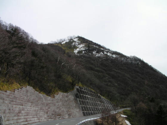 1329 鷲ヶ峰主峰が見えてきました