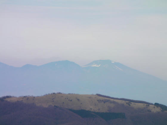 1434　浅間山と古浅間山たち。パルコールから見た北面は白かったが、こちらからは雪は極僅か