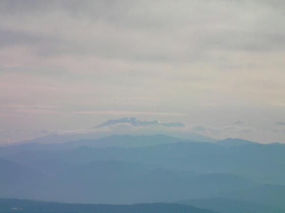 1622　雲の中に居た御嶽山も出てきました
