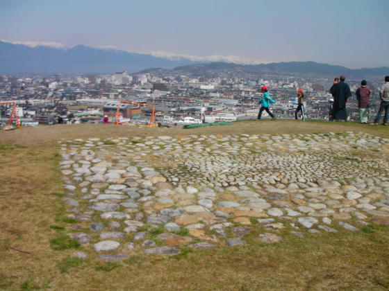 938　石室と鹿島槍ヶ岳方向