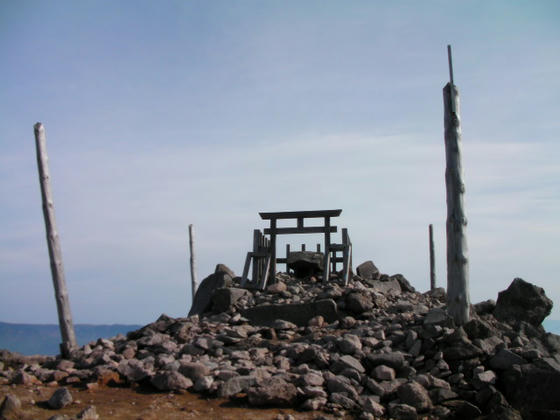 722 山頂神社前にて朝食