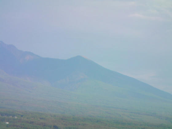 1728　西岳＆編笠岳(編笠は西岳のほとんど陰です。太陽が当って光っている部分)