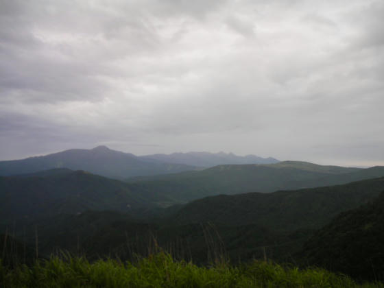 605　八ヶ岳も小雨に煙ってきましたorz