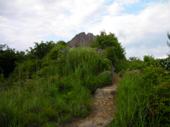 1620 西峰側から見た東峰山頂