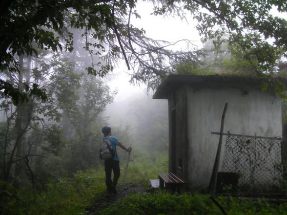 639　避難小屋が見えれば山頂は直ぐそこです