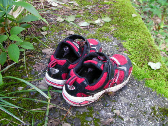 749　下山完了。前回訪問時にあった謎の靴がまだ残っていました