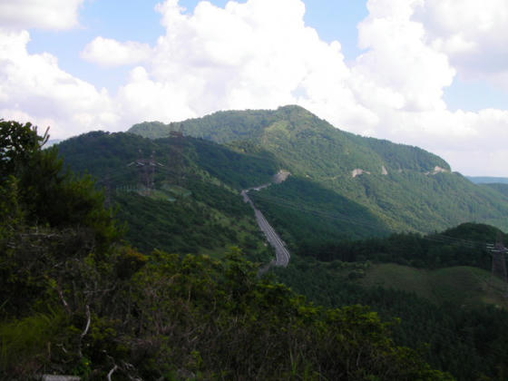 1548　振り返ると鷲ヶ峰と越えてきたピーク達