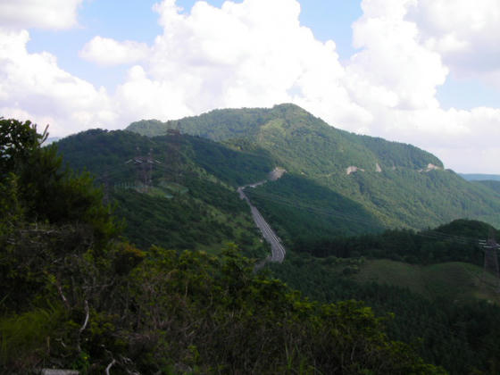 1548 振り返ると鷲ヶ峰と越えてきたピーク達