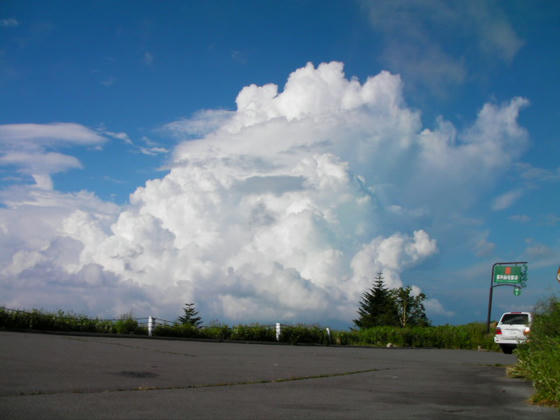 1613　浅間山方向には巨大な積乱雲が沸いていました