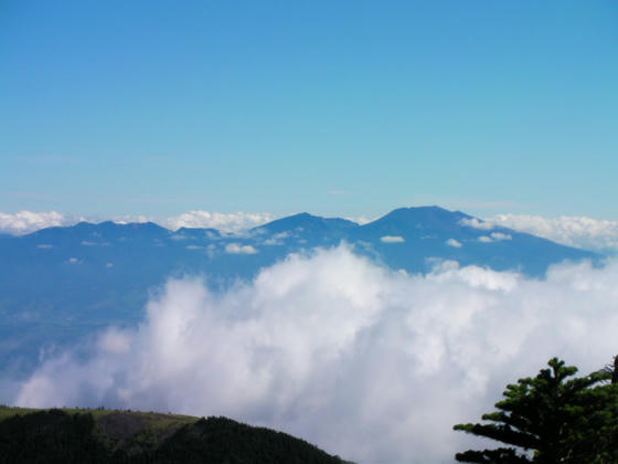825 南峰では見えなかった浅間山がお出迎えです。以下時計回りに360度