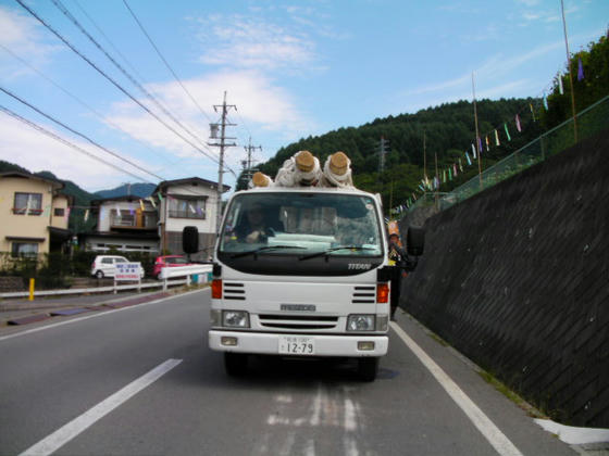 936　お祭を支える後方支援車。立派なメド梃子も積んでいます