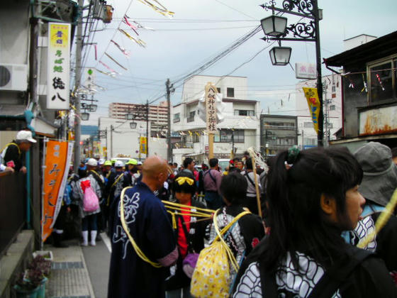 1646　今回から神社曳き付けのルートが変更になり、ここで夕飯となりました