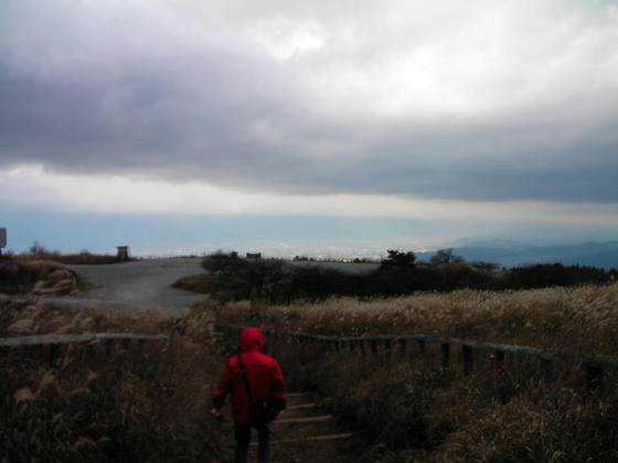 1349　風が強く寒すぎたので早々の撤退です。北アルプスは雲の中で何も見えませんでした