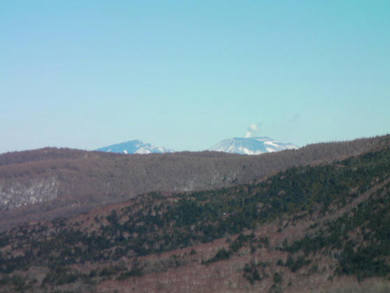 黒斑山と浅間山　今日は噴煙が多い