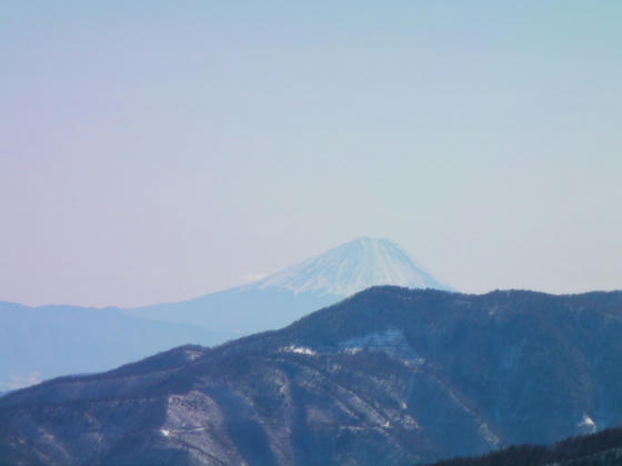 1130　富士山ズーム。案内板には3775ｍと書かれていました。剣ヶ峰の三角点は3775.6ｍなのである意味正確？