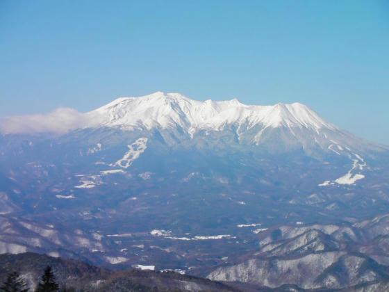 914　御岳山ズームアップ！三笠山(おんたけ2240)に雲がかかって残念～