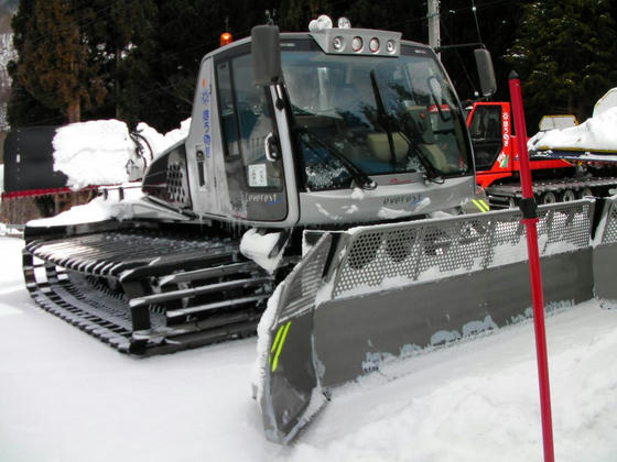 1032　旅職人おっさんさんの影響で圧雪車を撮影してみた。これはプリノート