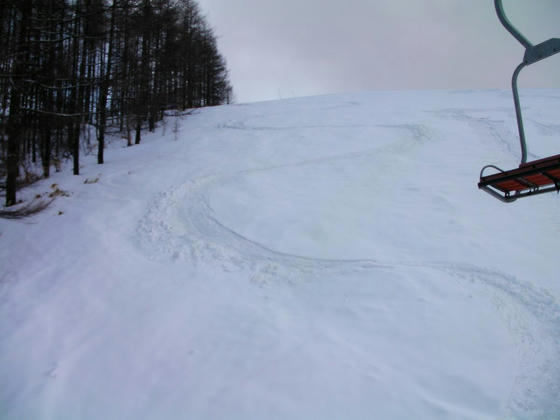 1058　こく3Cの滑走跡。湿った重雪なので小さくは回れませんでしたorz