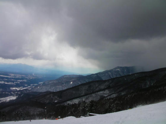 911　富士山方向には雪雲が