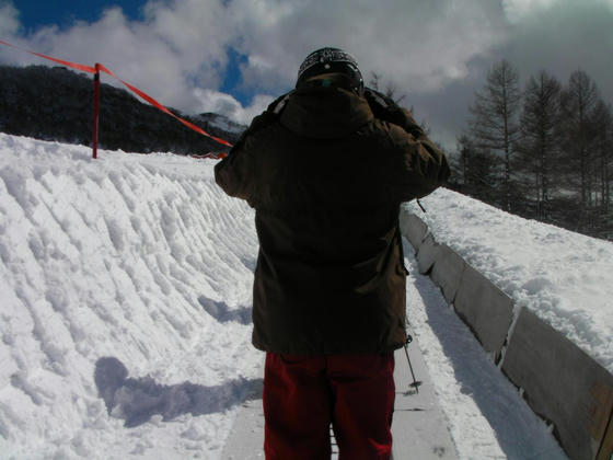 1352 サンキッド。両脇の雪壁が異様に高いのですが・・・