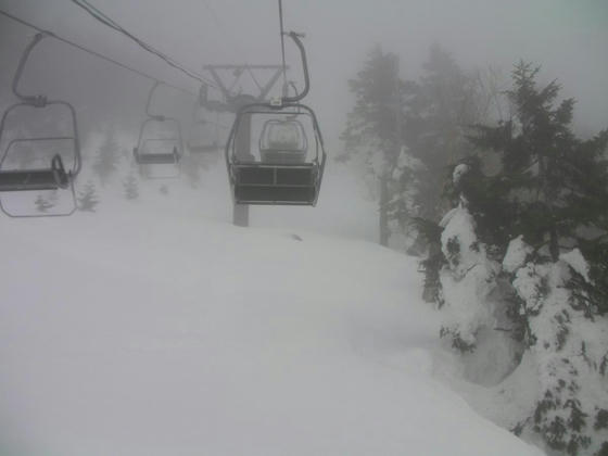 1606　ラスリフの第3スカイ。霧で見えなくなってきました。山頂駅ではパトさんが待っていました。「また来てね～」とお誘い頂きました