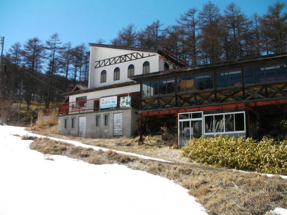 1421　建物3棟はそのまま残っています