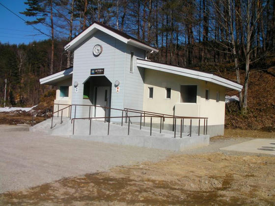 1523 新しくて立派なトイレ棟がありました