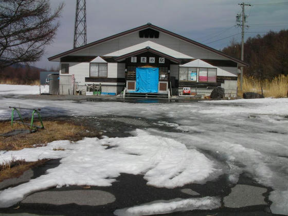 1327　目測20cmくらいあった雪はここまで融けていました