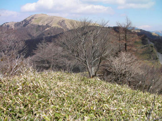 1038　山頂から三峰山方向