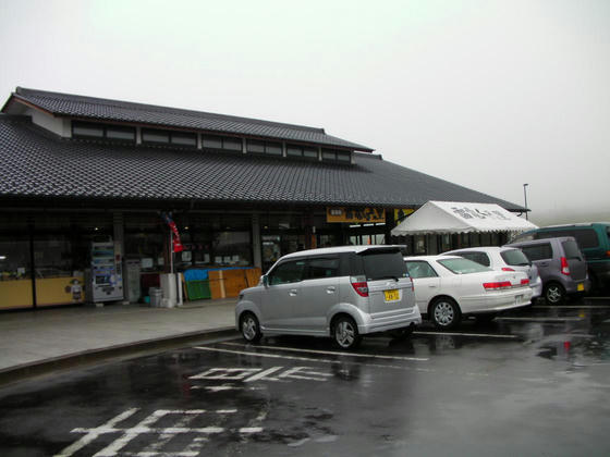 1517　東御市は巨峰やくるみの生産が盛んで、みやげ物もくるみ関連の品物が豊富です