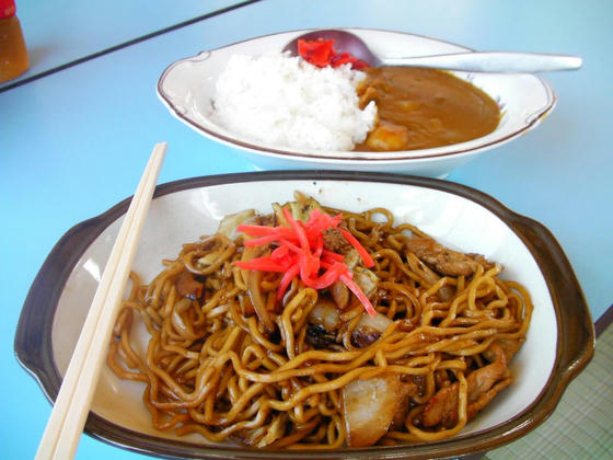 1235 食事メニューはほぼ2択。各600円
