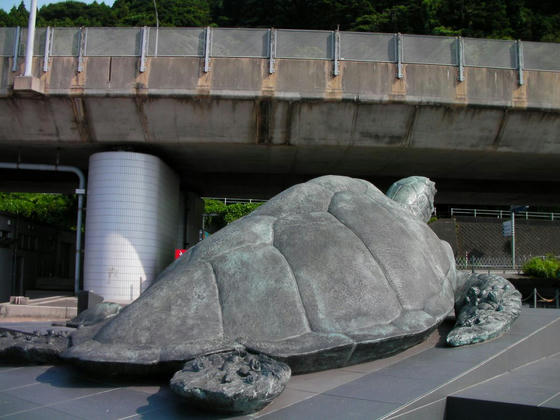 1518　巨大な亀のオブジェ