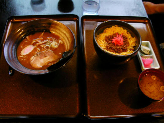 1808 味噌ラーメン、大町黒豚そぼろ丼