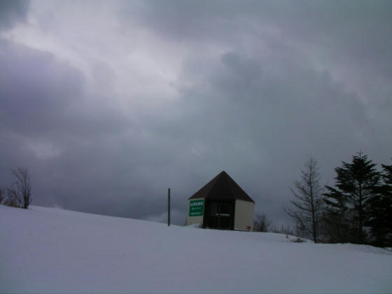 1450　山頂大笹峰の休憩所