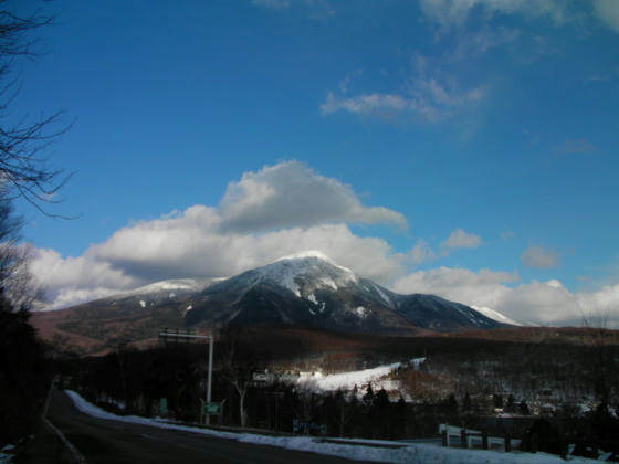 1624　大門峠から雪化粧の蓼科山