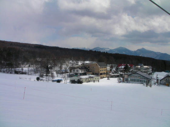 1338　廃線になったダボス観光トリプルチェアの山麓駅。支柱等は撤去済み