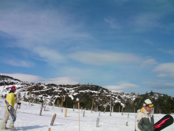 1529　RW山頂　坪庭。真っ白だった坪庭も岩石の黒が目立ってきました