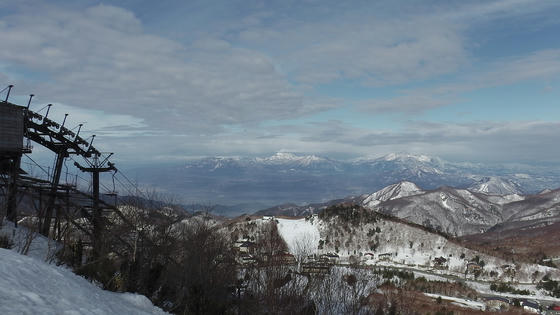 838 飯縄/高妻/黒姫/妙高などの絶景。驚いた事に高社山のよませ温泉がまだ一面真っ白!