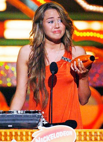 miley-cyrus-crying-photo.jpg