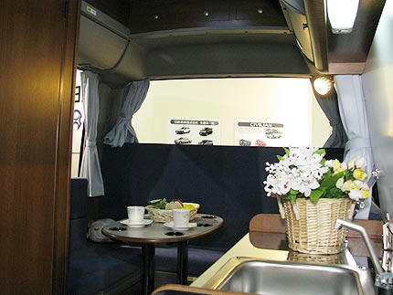 nissan_CIVILIAN_room.jpg