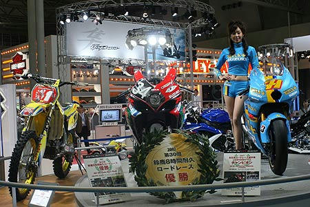 SUZUKI_booth.jpg