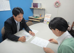 船橋事務所　面談室