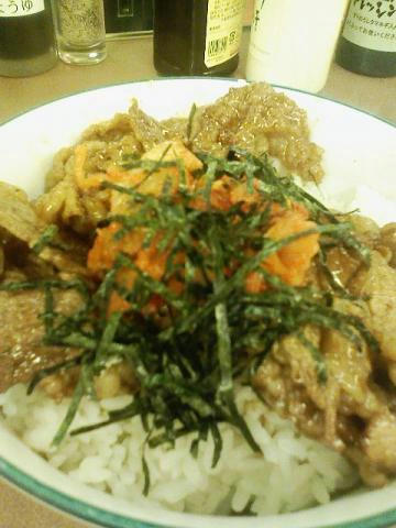 カルビ丼にキムチ