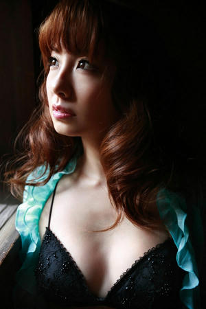山本梓