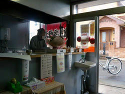 つがや・店内