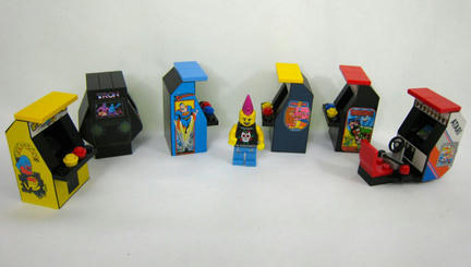 「パックマン」「ドンキーコング」など、レゴで作ったアーケーゲーム筐体