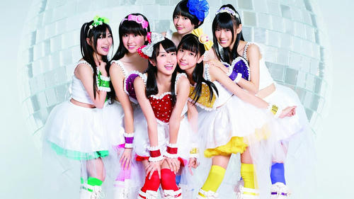 MOMOIRO-CLOVER-2.jpg